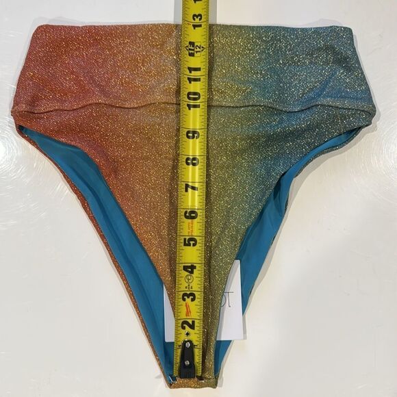 NWT Beach Riot Highway Bikini Bottom in Desert
Ombre Shimmer Large Revolve - Picture 6 of 10